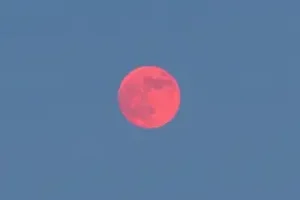 Lua vermelha