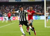 Vasco empata em 2 a 2 com Flamengo